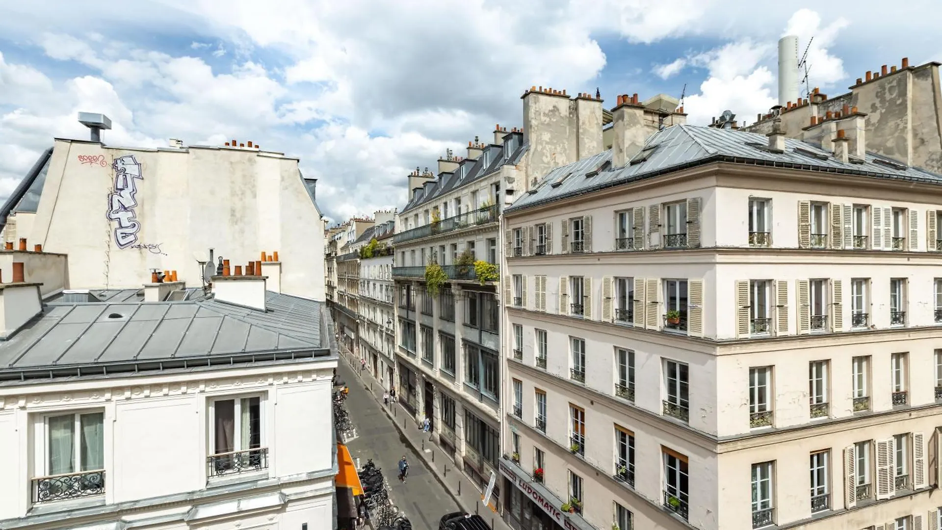 Charming In North Center Paris