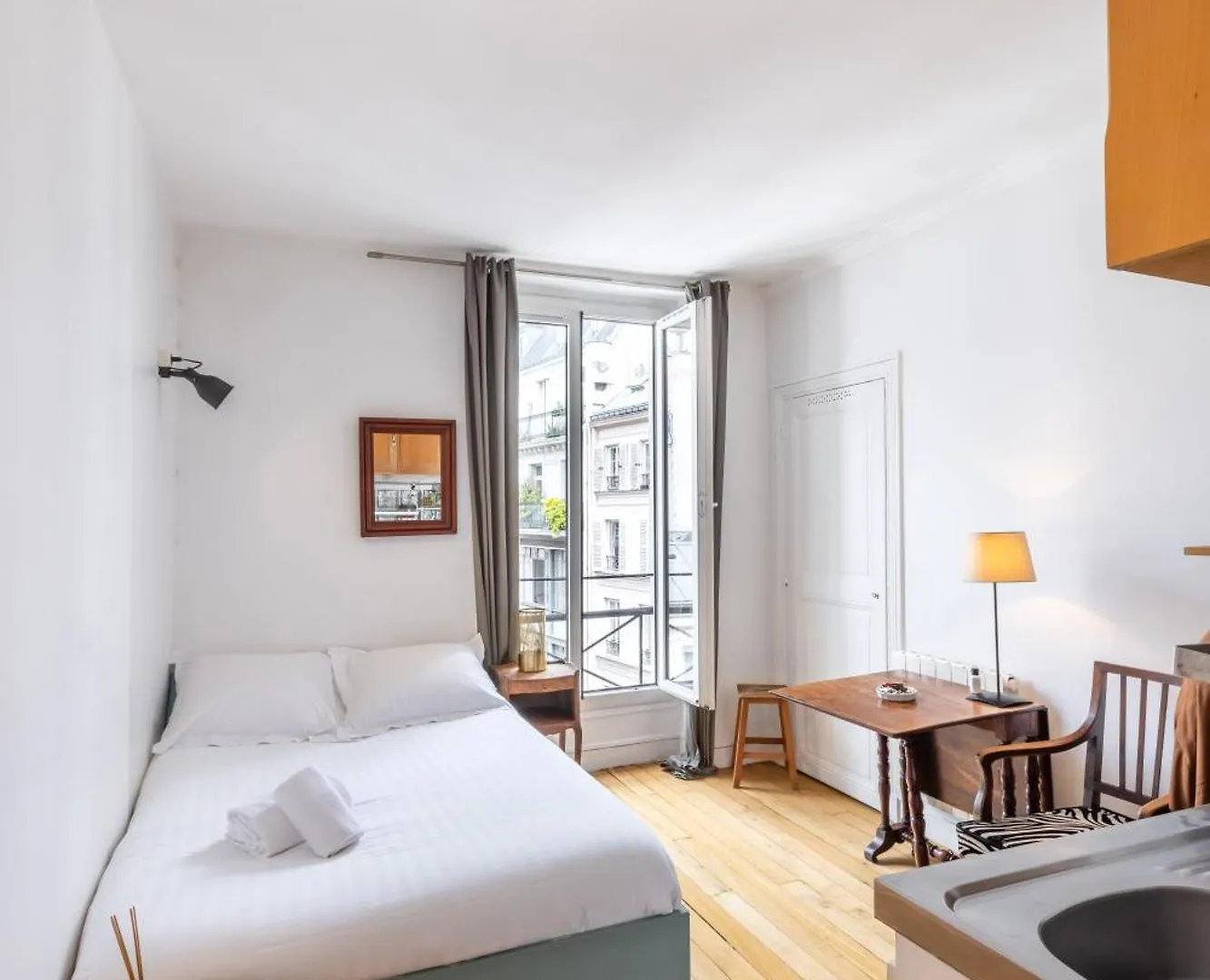 Charming In North Center Apartment Paris
